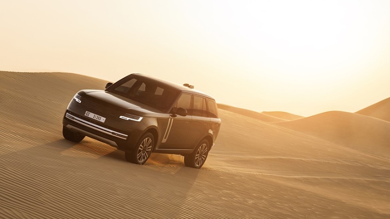 Range Rover Electric готовится к премьере: внедорожник сняли в ходе летних дорожных тестов