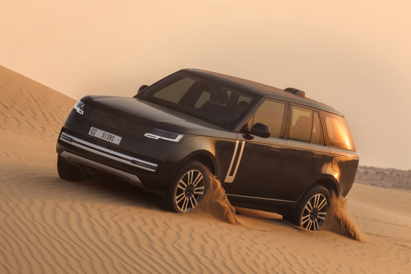 Range Rover Electric готовится к премьере: внедорожник сняли в ходе летних дорожных тестов