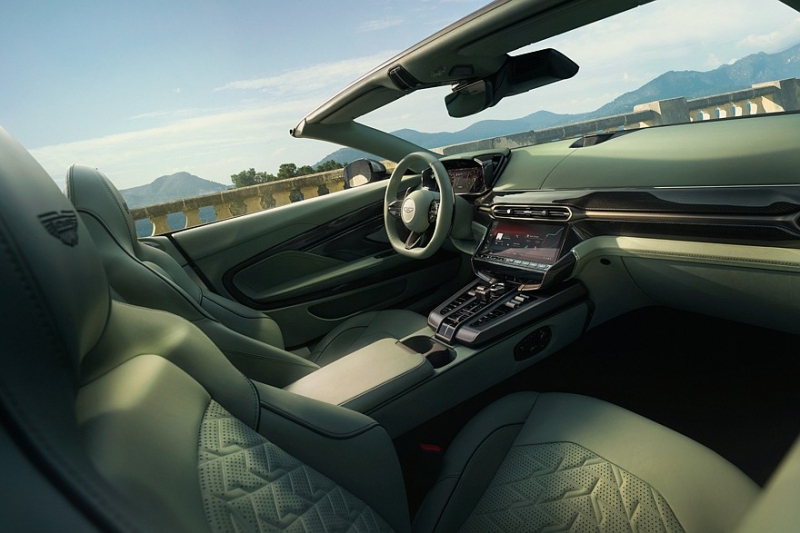 Aston Martin рассекретил Vanquish Volante с открытым верхом и битурбомотором V12