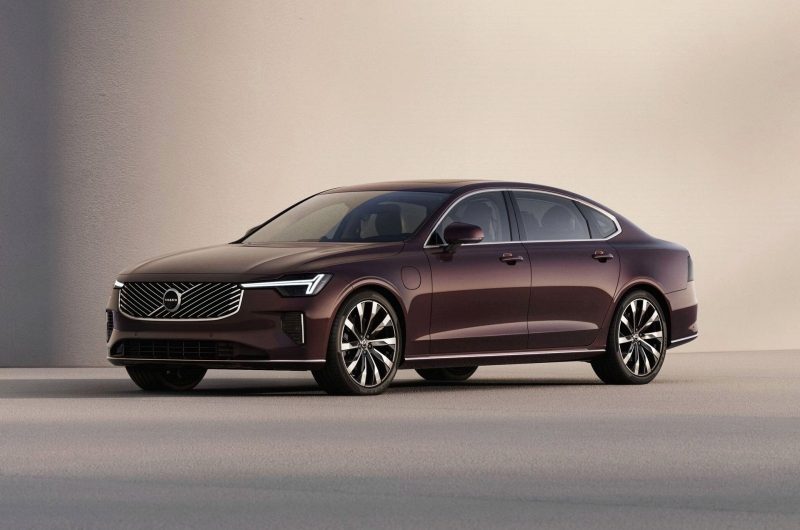 Флагманский седан Volvo S90 обновлён в духе родственных кроссоверов