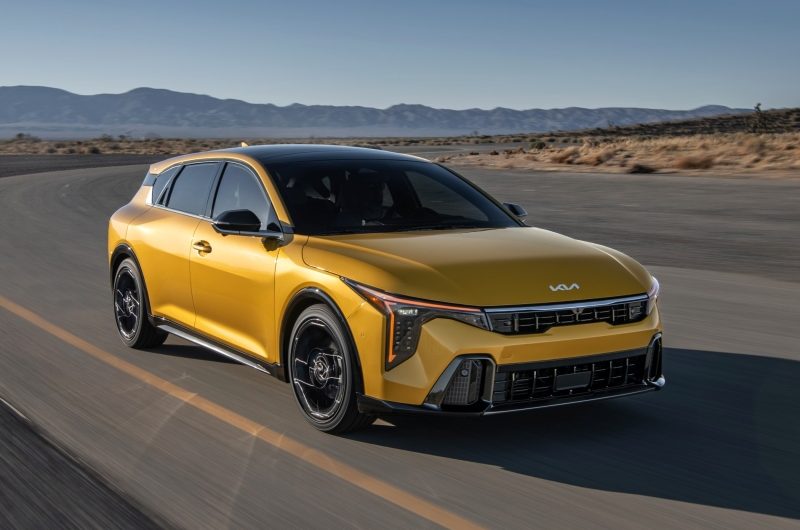 Kia K4 хэтчбек справил премьеру в США: элегантнее седана, но без технических отличий