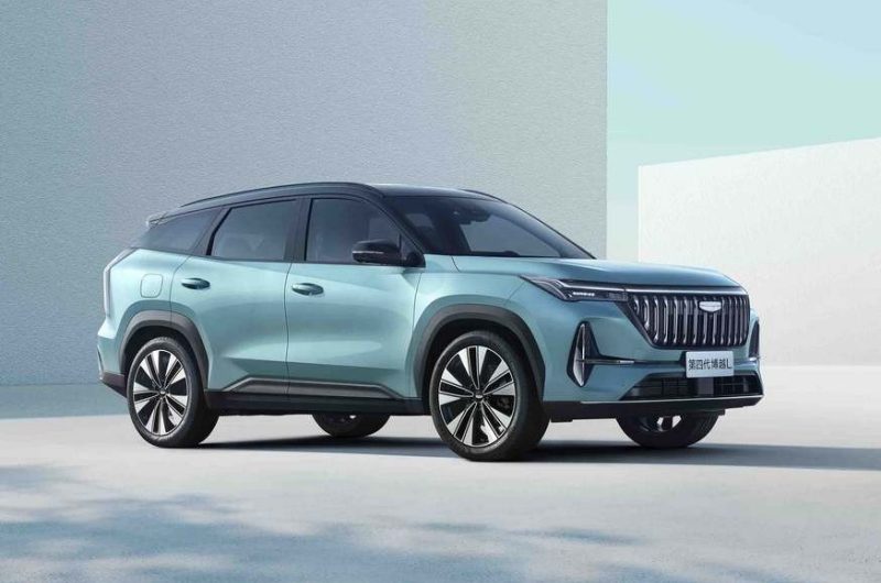 Кроссовер Geely Atlas изменился не только снаружи: полноценные официальные фото