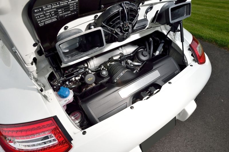 ЛУКОЙЛ начал производство моторного масла для спортивных автомобилей