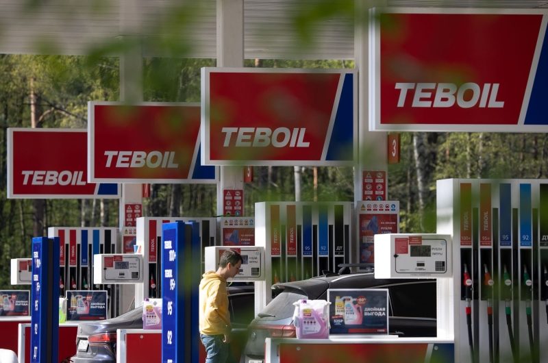 Независимая лаборатория детально изучила образцы топлива сетевой АЗС в России