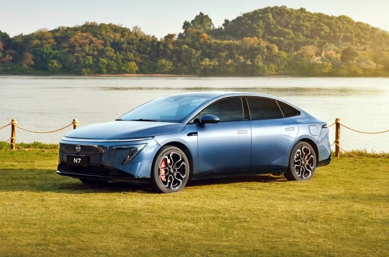 Тонущий Nissan вывел на китайский рынок дешёвый бизнес-седан N7