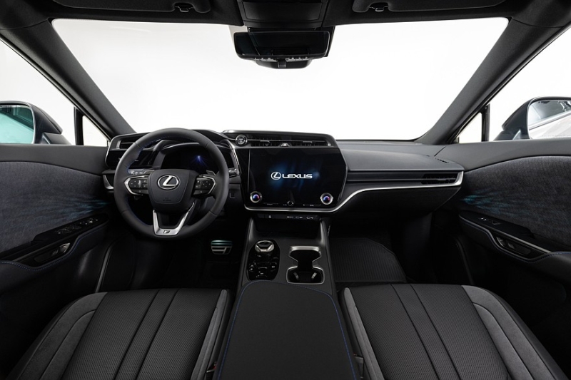 Lexus обновил кроссовер RZ и добавил новую спецверсию седану IS в США