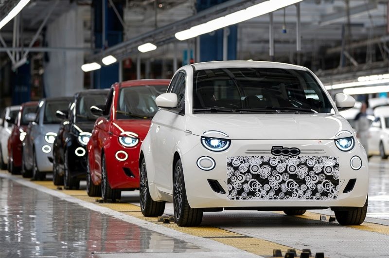 Новый бензиновый Fiat 500 показался на первых фотографиях: много «лошадок» не ждите