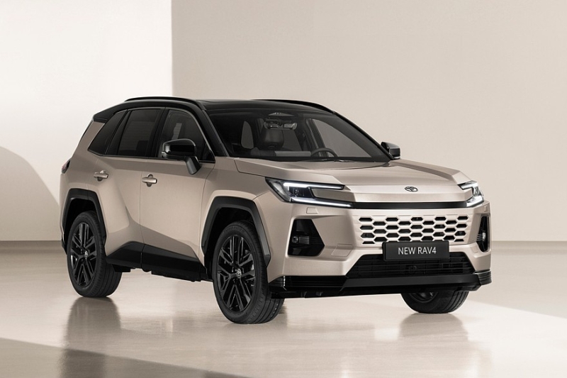 Новый кроссовер Toyota RAV4 дебютировал в нескольких версиях