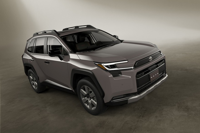 Новый кроссовер Toyota RAV4 дебютировал в нескольких версиях