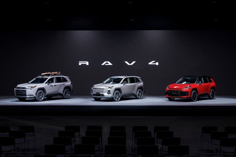 Новый кроссовер Toyota RAV4 дебютировал в нескольких версиях