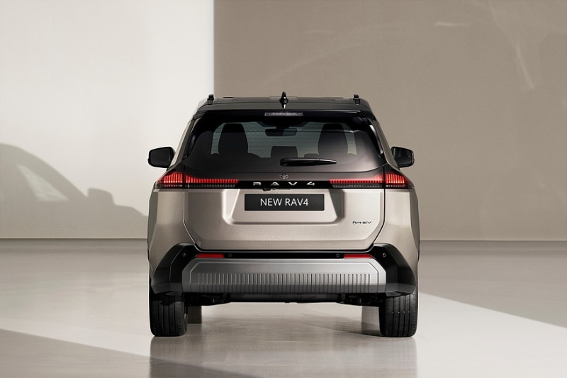 Новый кроссовер Toyota RAV4 дебютировал в нескольких версиях
