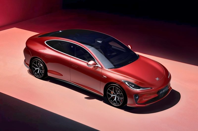 Премиальный лифтбек IM L6 от SAIC обновлён на втором году жизни, цены снижены