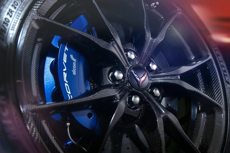 Chevrolet Corvette ZR1X: новая полноприводная гибридная топ-версия мощностью 1267 л.с.