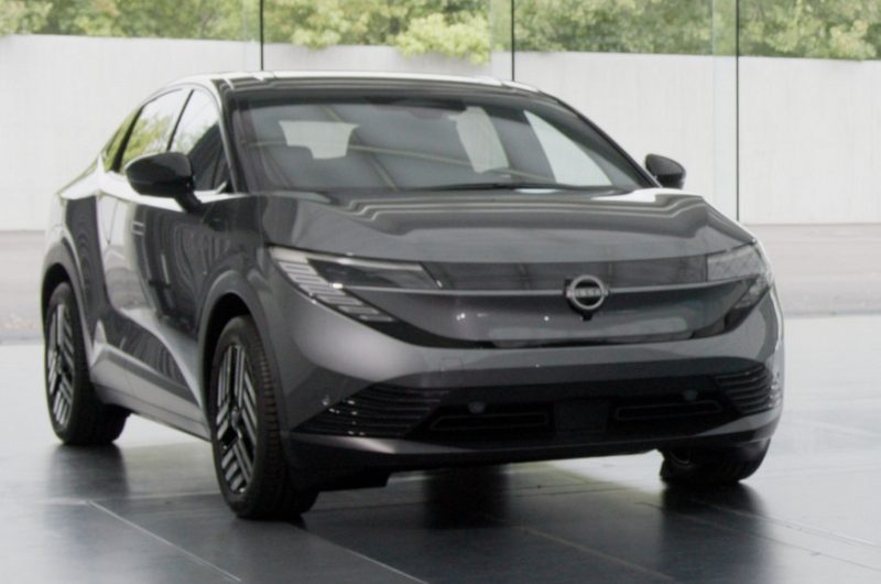 Nissan Leaf в виде кроссовера: новые кадры и подробности