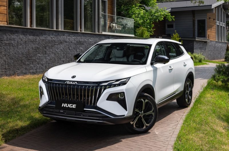 Новые кроссоверы Dongfeng Huge и Mage в России: полный прайс-лист