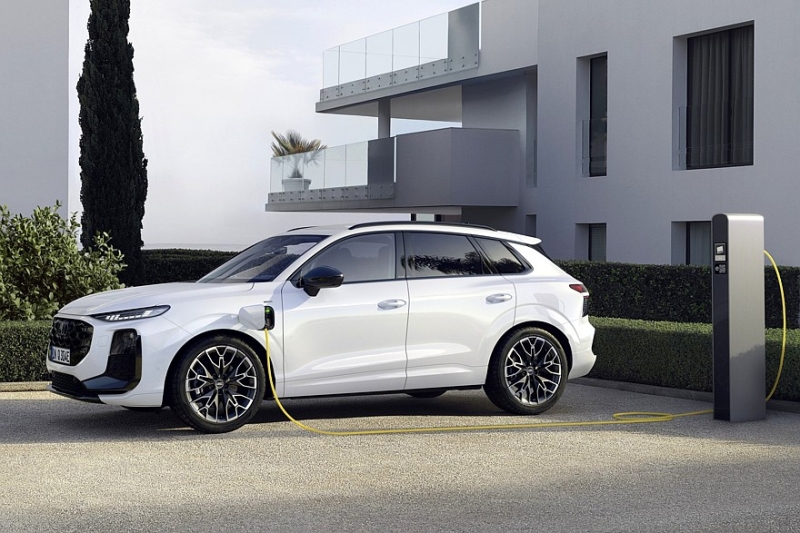 Новый Audi Q3: странности в эргономике, отделка из вторсырья и прежняя платформа