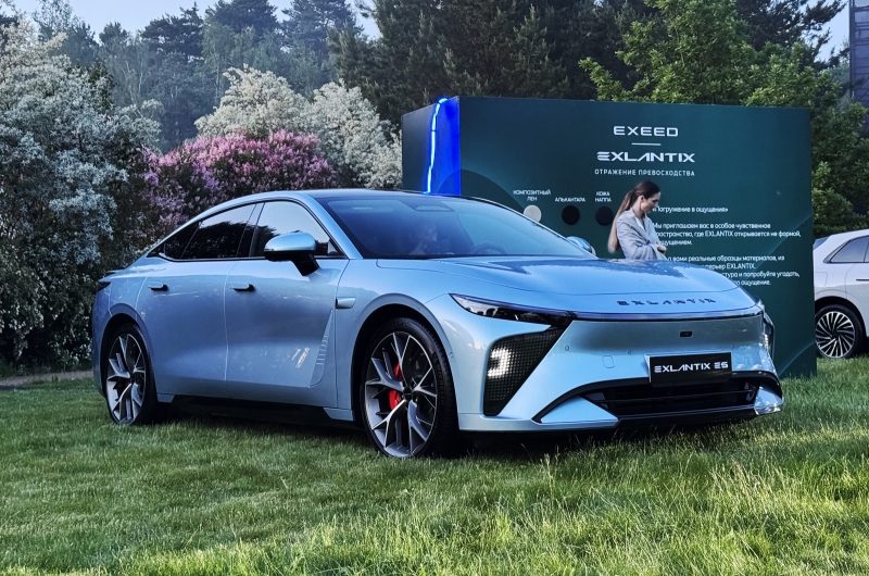 Седан Exlantix ES и кроссовер ET выходят на российский рынок, цены известны