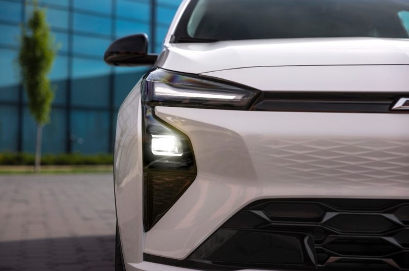 Новый бюджетный кроссовер Chevrolet Bolt будет не таким уж и новым: первые тизеры