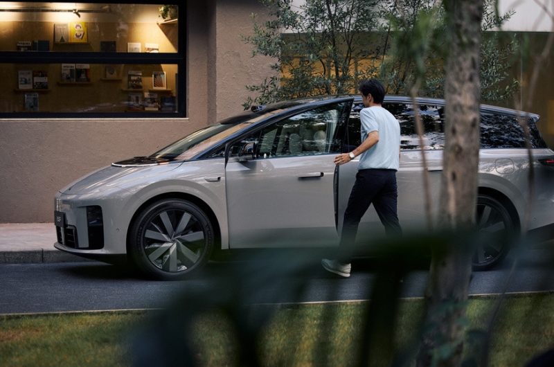 Новый кроссовер Li i8 готовится к старту продаж: рассекречен интерьер