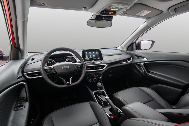 Обновлённый кроссовер Chevrolet Tracker показали на официальных кадрах