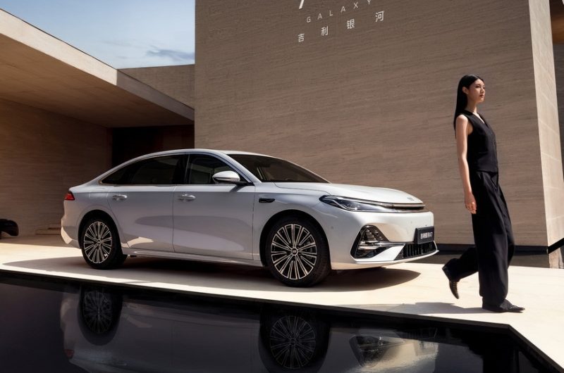 Седан Geely Galaxy A7 выходит на рынок: размером с Toyota Camry, но гораздо дешевле