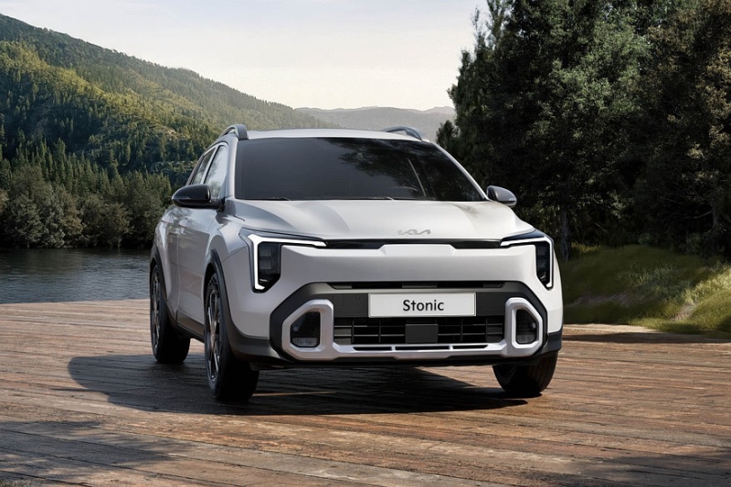 Бюджетный кроссовер Kia Stonic сменил имидж после рестайлинга