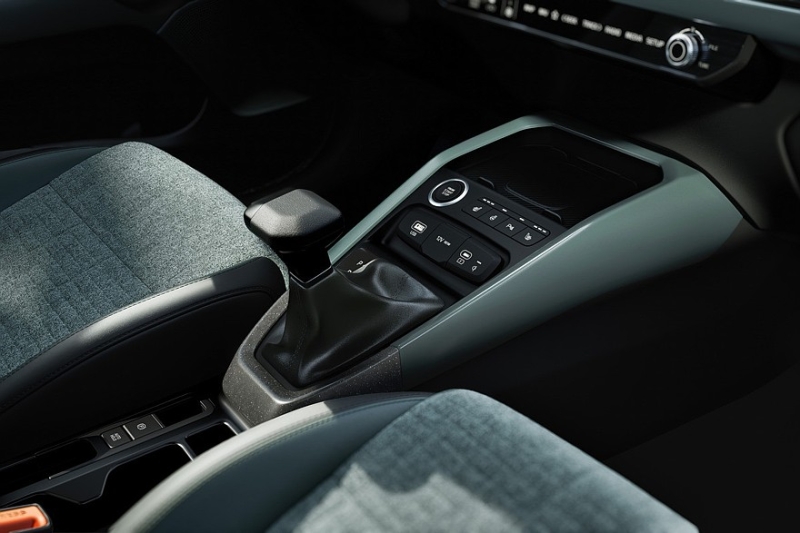 Бюджетный кроссовер Kia Stonic сменил имидж после рестайлинга