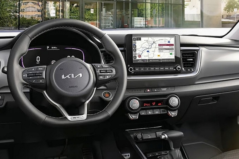 Бюджетный кроссовер Kia Stonic сменил имидж после рестайлинга