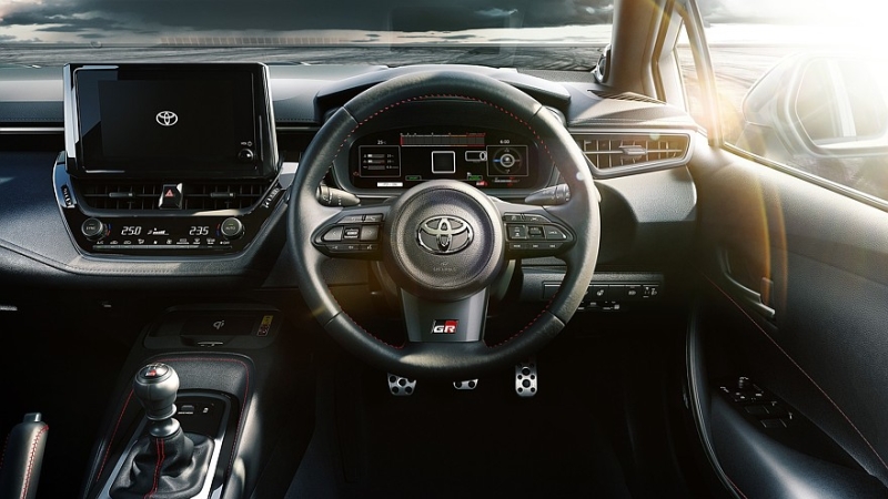 Хот-хэтч Toyota GR Corolla опять доработан: больше клея, воздуха и басов