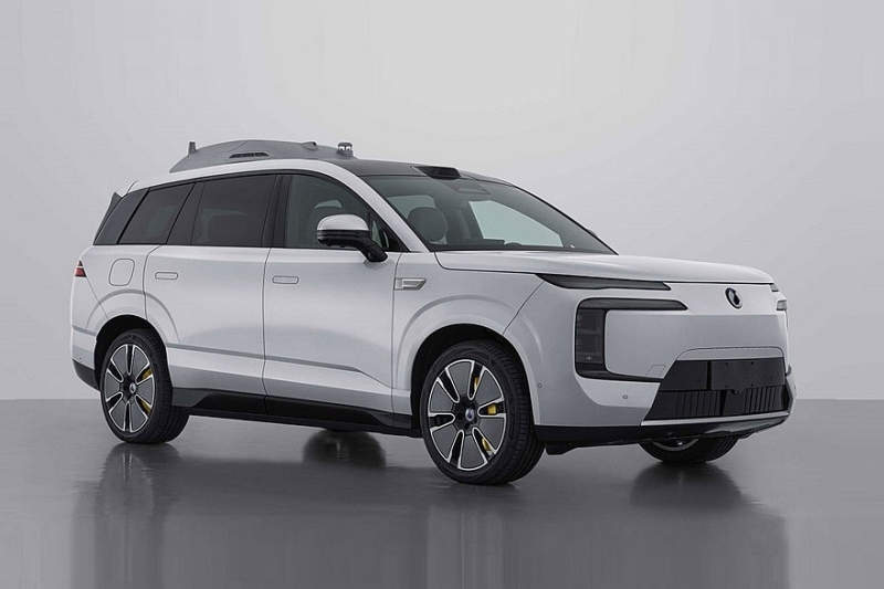 Кроссовер Denza N8L от BYD: первое фото салона и дата премьеры