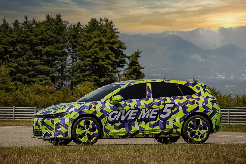 Lafa 5 от марки Leapmotor, которую продвигает Stellantis: «живые» фото и расшифровка названия