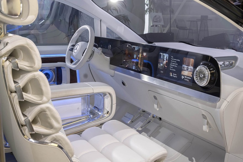 Mercedes-Benz VLE готовится к дебюту: новый тизер и старт предсерийного производства
