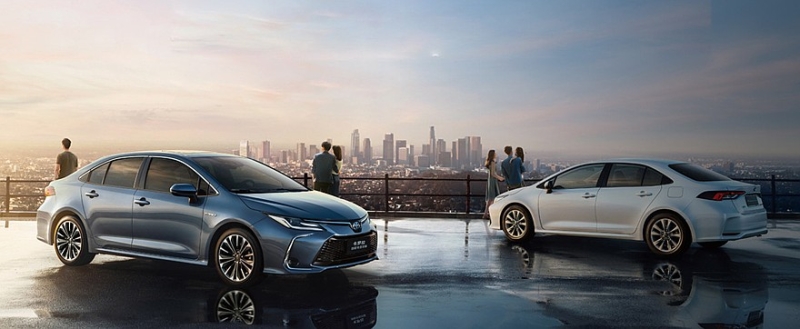 Обновлённый седан Toyota Corolla получил внешность в актуальном фирменном стиле бренда