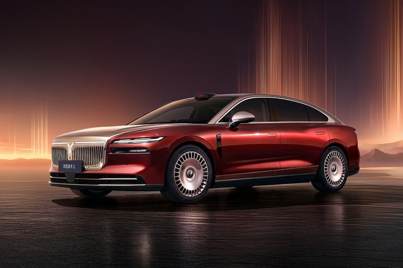 Роскошный полноприводный седан Voyah Passion L показался на новых официальных фото