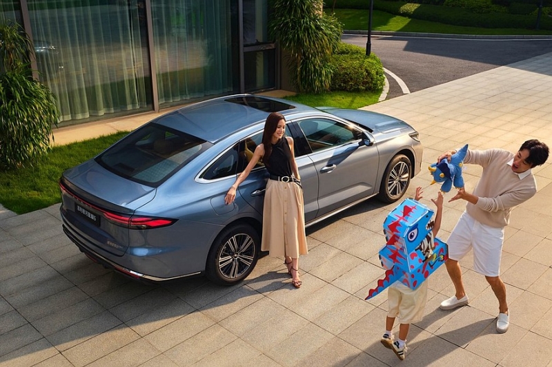 Седан Geely Galaxy Starshine 6 доступен к заказу, на очереди – родственный новый Emgrand