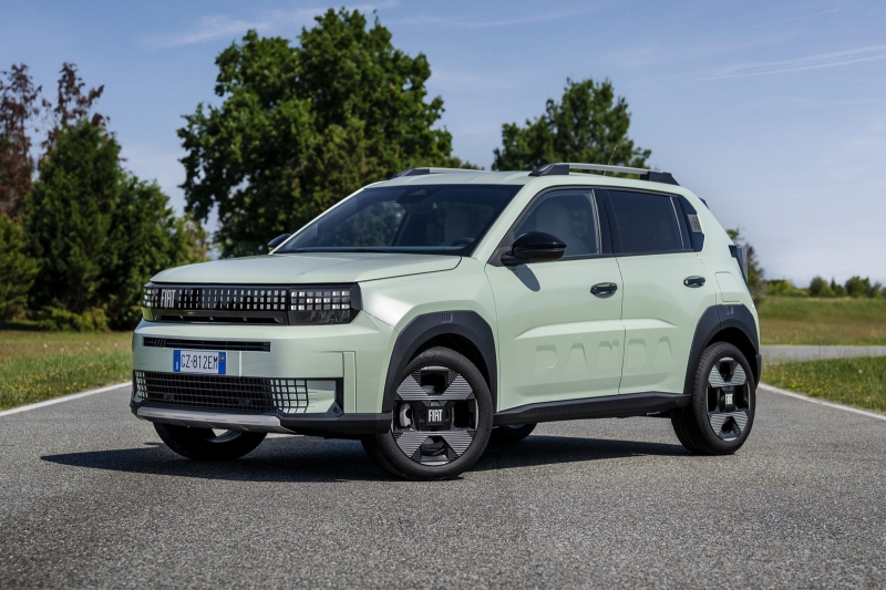 У Fiat Grande Panda появилась новая версия: бензиновый мотор и механическая коробка