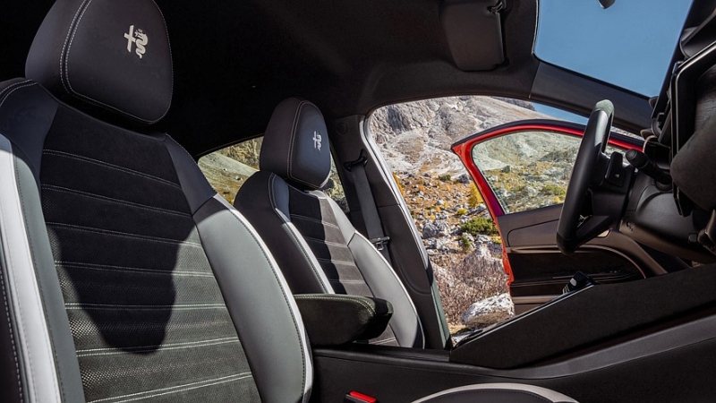 Alfa Romeo Junior обзавёлся «подогретой» версией Sport Speciale