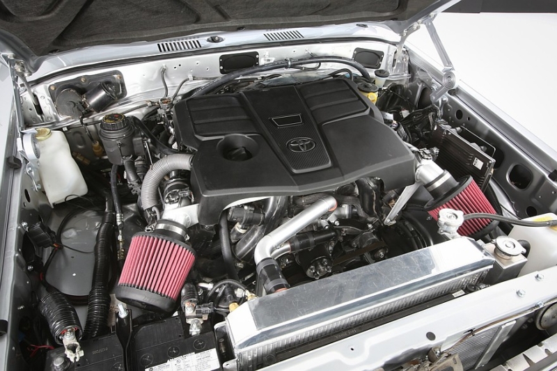 Больше мощности для классика: Toyota снабдила Land Cruiser J60 современным V6