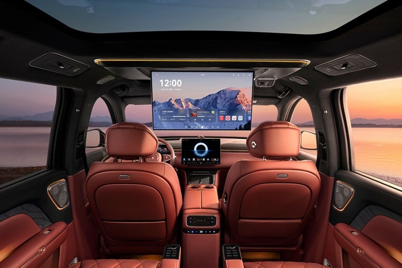 Dongfeng полностью раскрыл интерьер кроссовера Voyah Taishan, который привезут в Россию