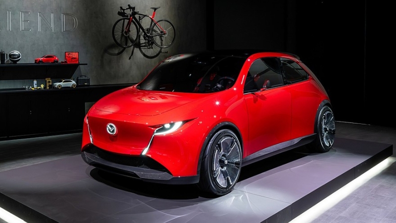 Эффектные новинки от Mazda: роторное кросс-купе и предвестник новой Mazda 2