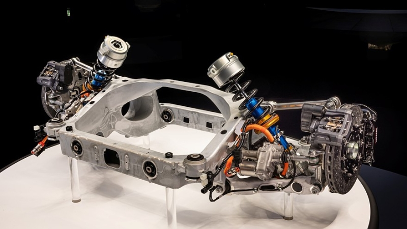 Ferrari показала платформу первого электромобиля: цифры воображения не поражают