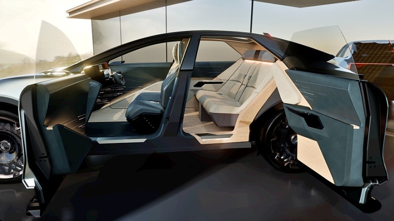 Lexus ищет новые форматы для флагманской модели LS, а новый суперкар показал интерьер