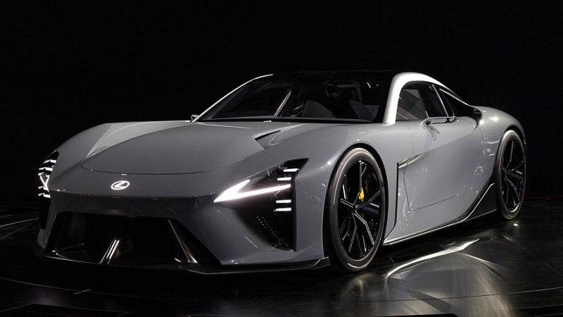 Lexus ищет новые форматы для флагманской модели LS, а новый суперкар показал интерьер