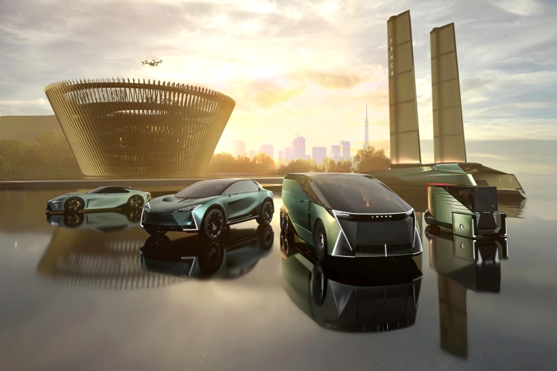 Lexus ищет новые форматы для флагманской модели LS, а новый суперкар показал интерьер