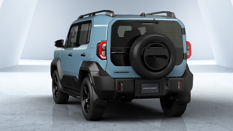 Маленький, брутальный и только с ДВС: рассекречен Toyota Land Cruiser FJ