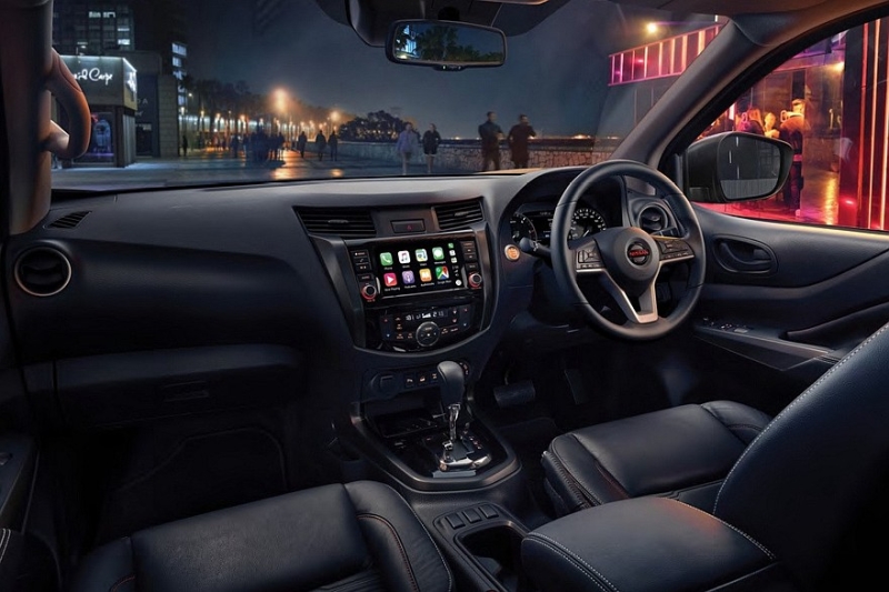 Новый пикап Nissan Navara на базе Mitsubishi L200: официальные кадры и дата премьеры