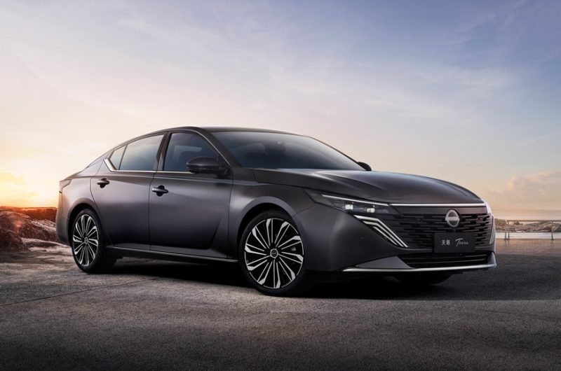 Седан Nissan Teana показал свой новый интерьер