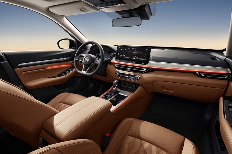 Седан Nissan Teana показал свой новый интерьер