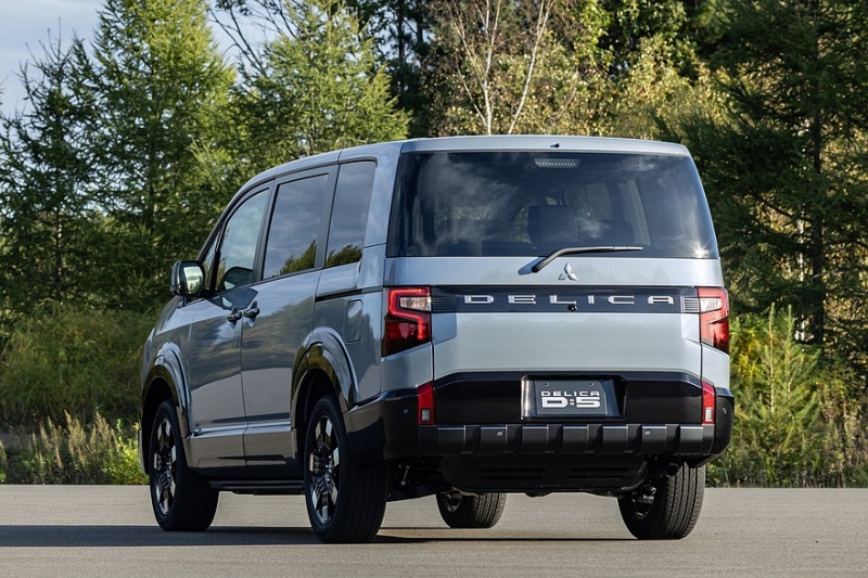 Внедорожный минивэн Mitsubishi Delica: очередной рестайлинг вместо нового поколения