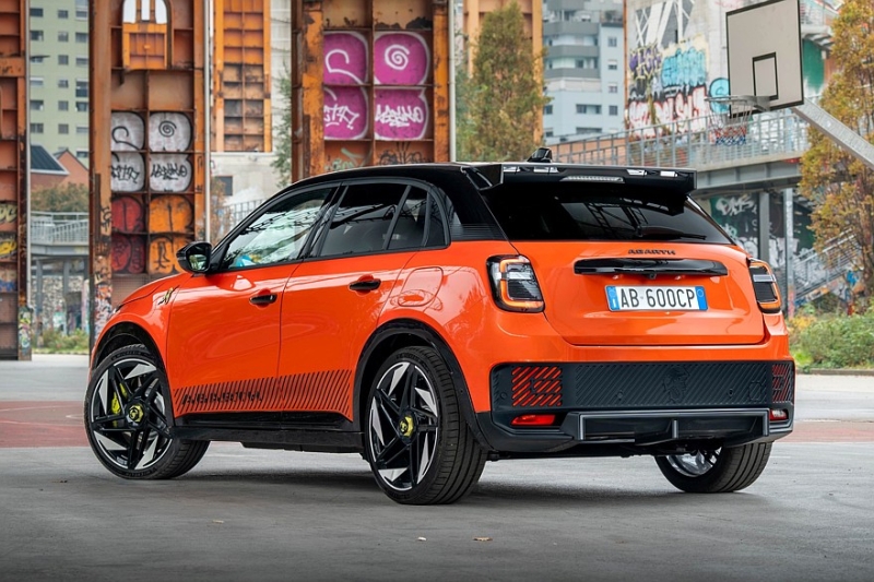 Abarth хочет вернуть модели с ДВС, потому что электромобили провалились на рынке